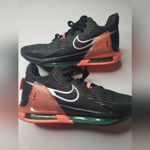 Sz 9.5 Nike Labron James Basketball Shoes